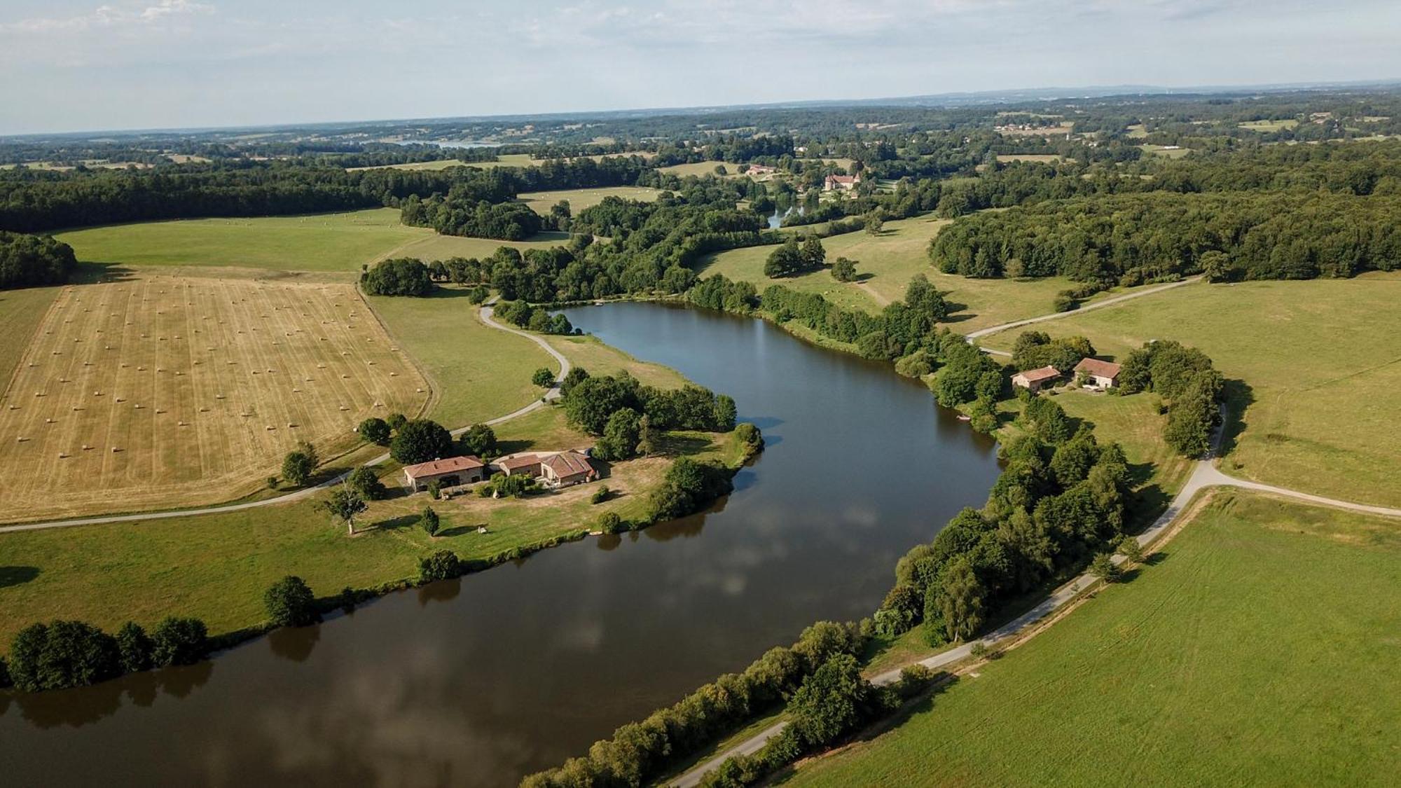 Hotel Domaine Des Etangs, Auberge Resorts Collection Massignac Экстерьер фото